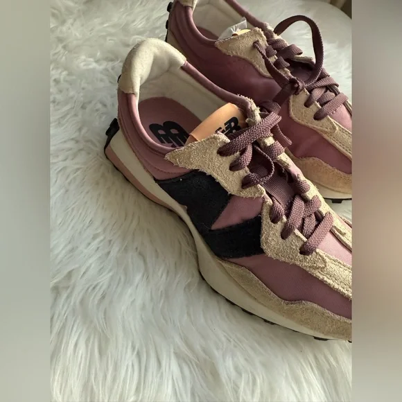 New Balance Women's Mauve and Black Sneakers - Picture 2 of 8